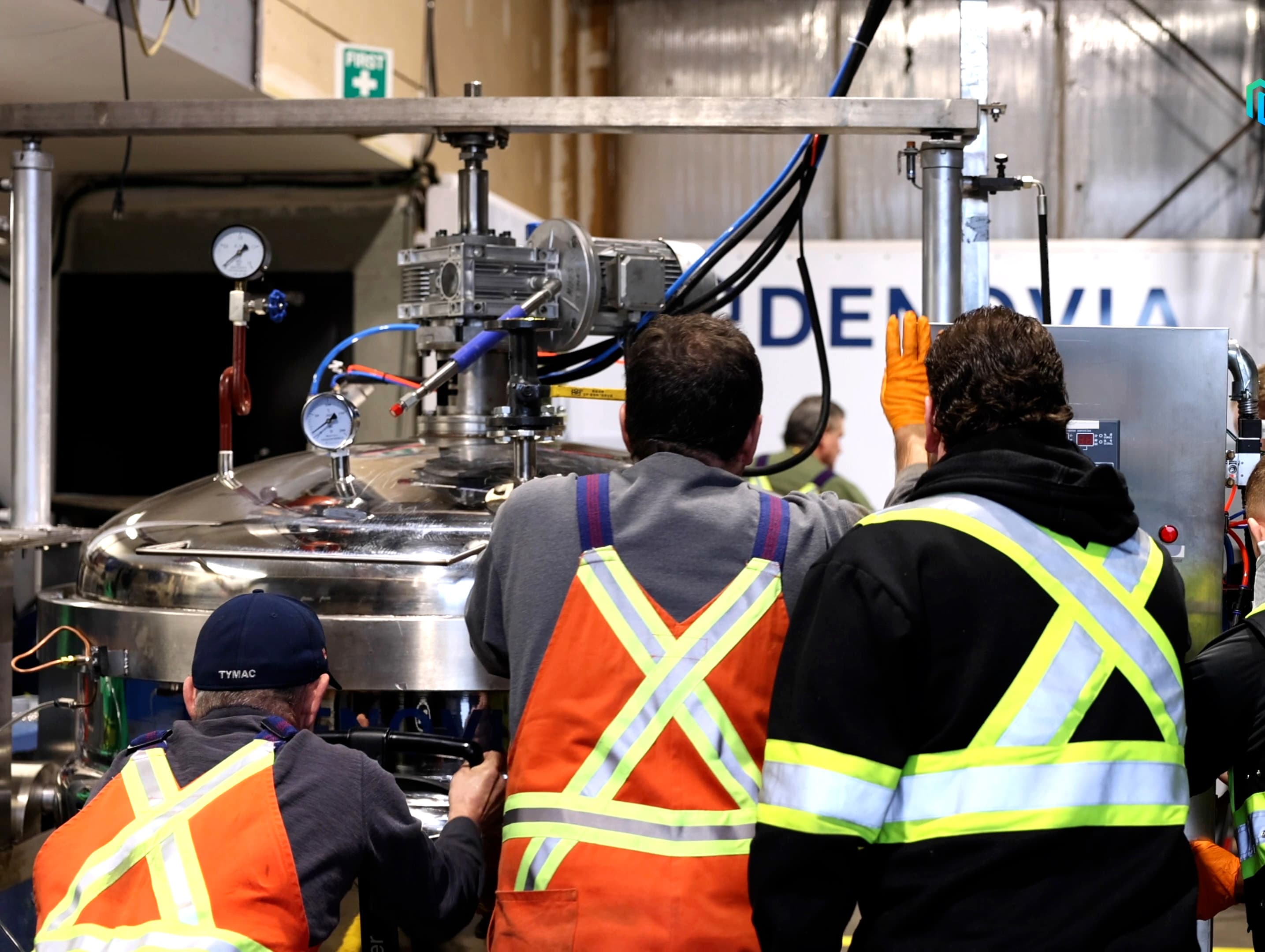 Denovia team assembling the PL-2 Machine